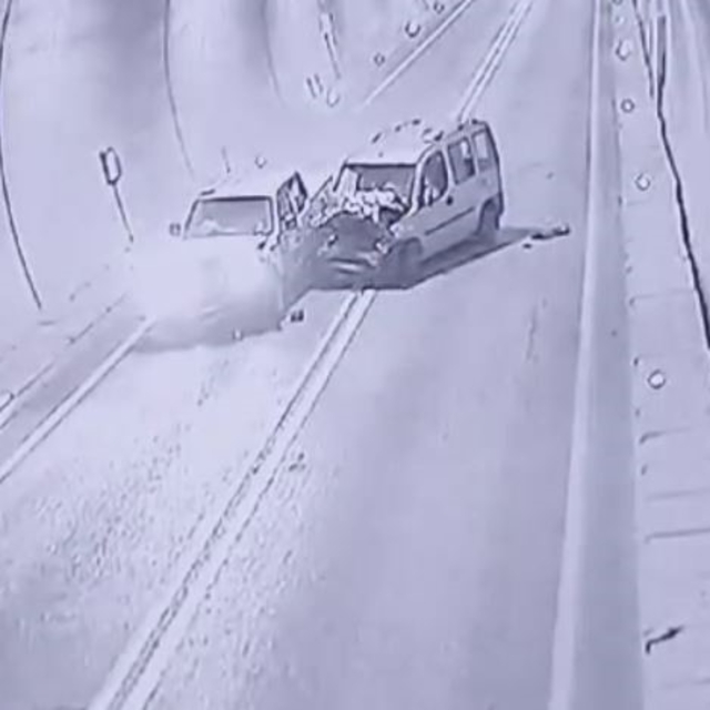 Artvin'de 7 kişinin yaralandığı tünel kazası kamerada