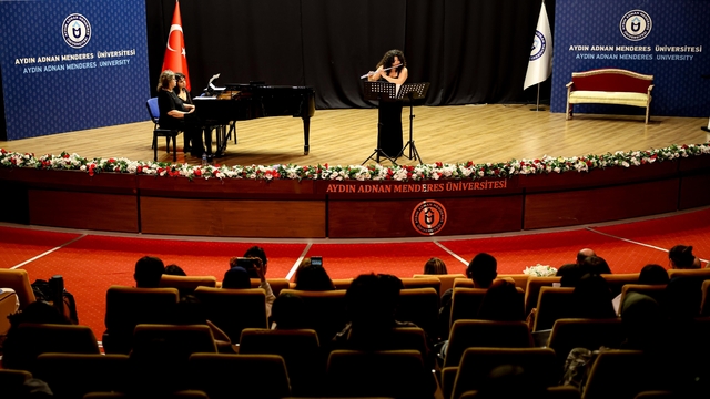 ADÜ'de öğrencilerin konseri ilgi topladı