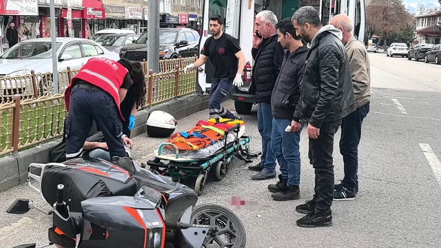 Erzurum'da otomobille çarpışan motosikletin sürücüsü yaralandı