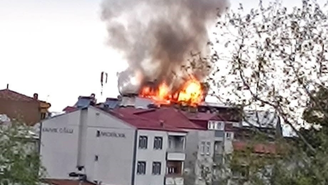 Vakfıkebir'de çatı yangını korkuttu