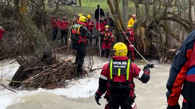 Şemdinli'de dereye düşen çocuğun cansız bedeni bulundu