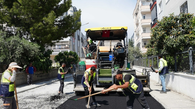Tarsus'ta yol yenileme çalışmaları hız kesmiyor