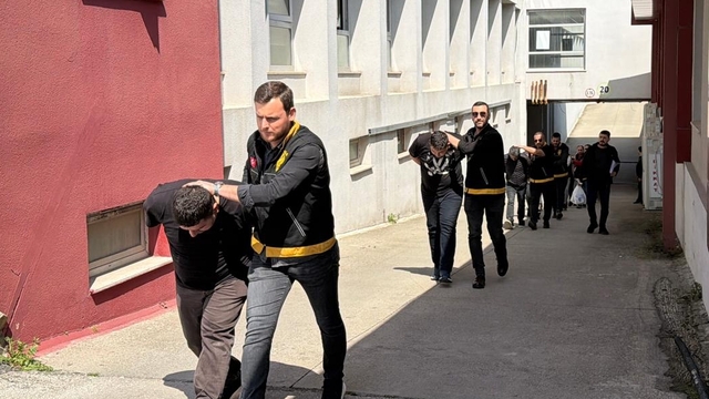 Adana'da 1 kişinin öldüğü, 3 kişinin yaralandığı silahlı kavgaya ilişkin 9 zanlı tutuklandı