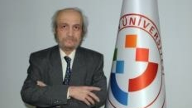 Üniversitenin lojmanında ölü bulundu