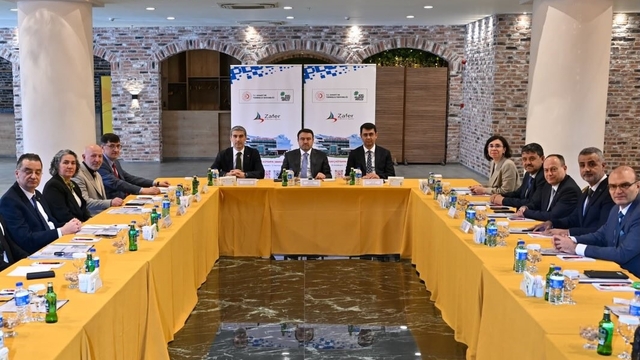 Bölgesel kalkınma hedefleri Uşak'ta masaya yatırıldı
Toplantıda, TR33 Bölgesi kapsamında yürütülen mevcut projeler detaylı şekilde değerlendirildi