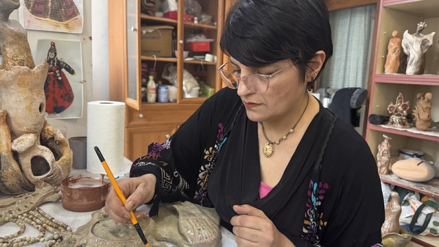 Evde sanat atölyesi
Evine kurduğu atölye ile sanatına bir oda yakında