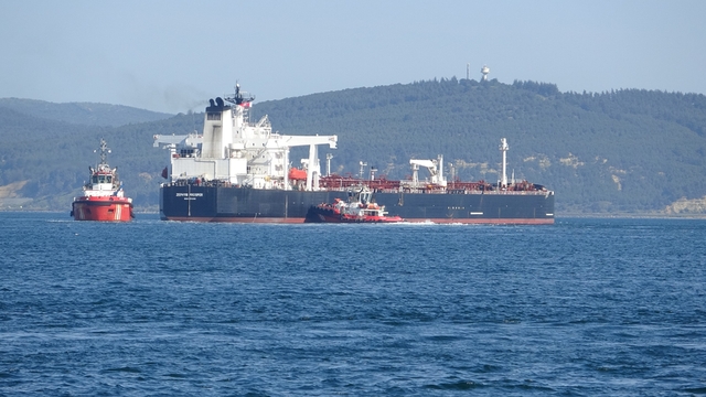 Çanakkale Boğazı'nda ham petrol tankeri sürüklendi