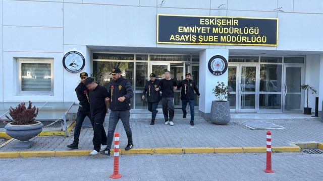 Eskişehir'de 'yan bakma' cinayeti şüphelileri adliyede