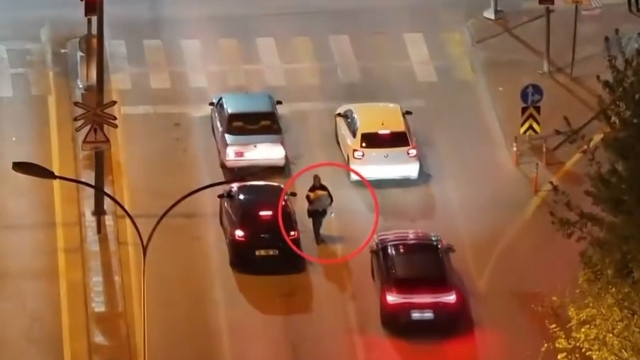 Gaziantep'te yollarda dilencilik ve satıcılık yapan şahıslara operasyon: 14 gözaltı