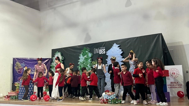 Menteşe'de çocuk tiyatrosu ilgiyle izlendi