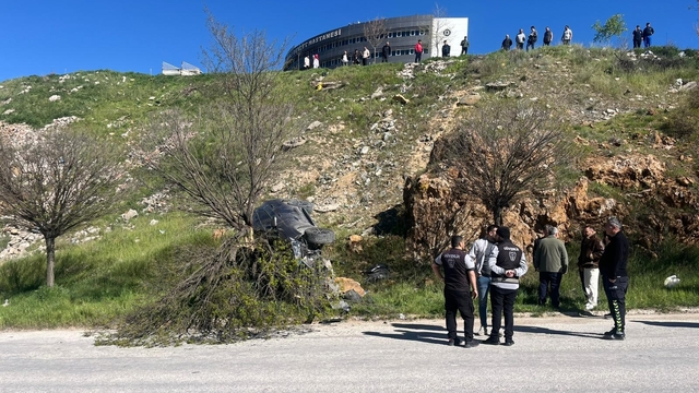 Park halindeki otomobil hareket ederek uçuruma yuvarlandı
Araç kullanılamaz hale geldi