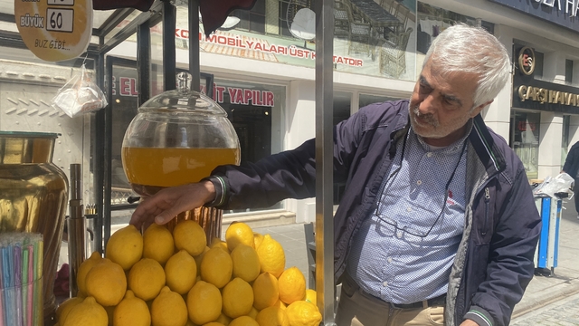 Sifon limonata satışlarının havaların ısınmasıyla birlikte artması bekleniyor
Geçen seneye göre fiyatlar yüzde 10-15 oranında arttı