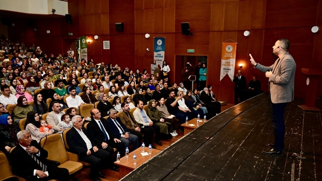 "Duyulmayan çocuk, yorgun anne-baba, kaybolan iletişim" konferansına yoğun ilgi