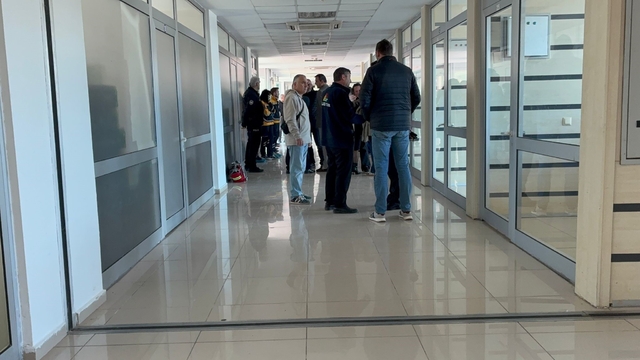 Düzce'de otogarda şüpheli ölüm sabah ortaya çıktı
Bilet gişesinin arka odasında silahla vurulan kişi hayatını kaybetti