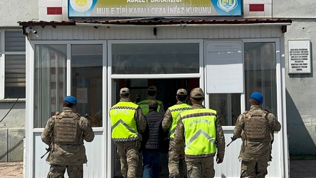 Muş'ta 30 yıl 4 ay hapis cezası bulunan firari hükümlü yakalandı
