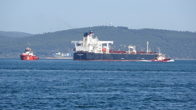 Çanakkale Boğazı tek yönlü trafiğe açıldı