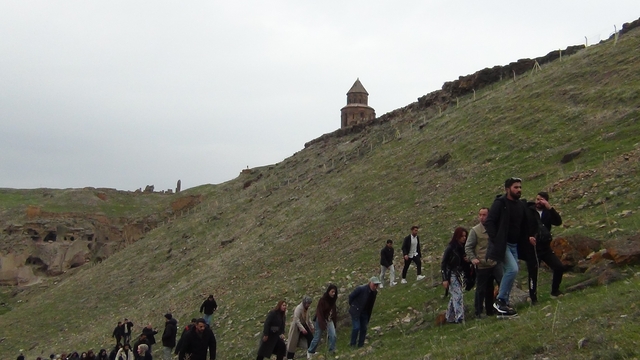 Kars'ta kırk kapılı şehir Ani'ye yoğun ilgi: 4 ayda 50 bin ziyaretçi