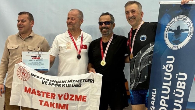 Tavşanlı'da açılan yüzme havuzu 3 çocuk babasını şampiyon yaptı
