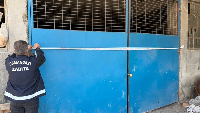 Osmangazi'de tehlikeli atık döken araca ağır ceza
Zabıtadan film gibi operasyon
Osmangazi'de çevreyi kirletenlere sert müdahale