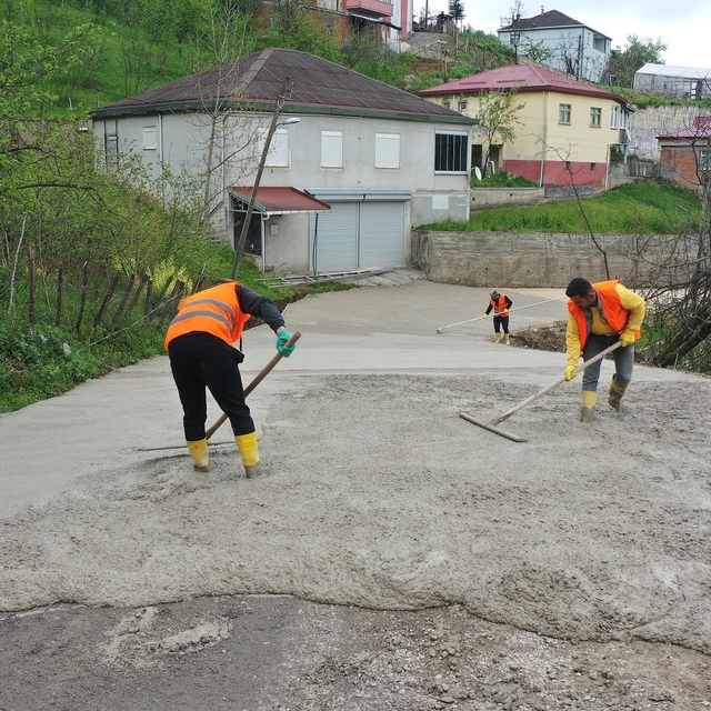 Ordu'nun kırsalında beton yol çalışmaları devam ediyor
