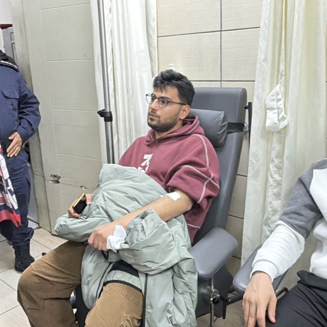 Öğrencileri taşıyan otobüs, otomobilin üzerine devrildi: 46 yaralı (3)
