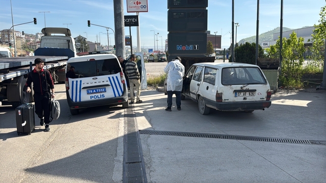 Çalınan otomobil akaryakıt istasyonunda terk edilmiş halde bulundu