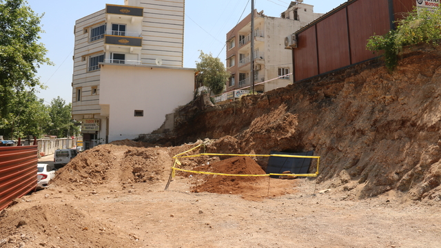 Hatay'da temel kazısı sırasında tarihi kalıntılara rastlandı