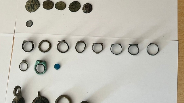 Çöplükten hazine çıktı
128 parçadan oluşan tarihi eserler Sivas Müze Müdürlüğü'ne teslim edildi