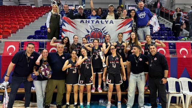 Antalya Gelişim Spor Kulübü, U14 Kızlar Türkiye Şampiyonası'nda ikinci oldu