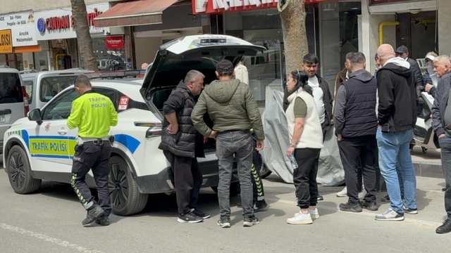 Yaya geçidinde aracın çarptığı öğrenci hastanelik oldu