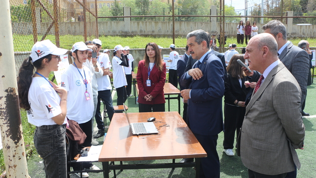 Silopi'de TÜBİTAK 4006 Bilim Fuarı düzenlendi