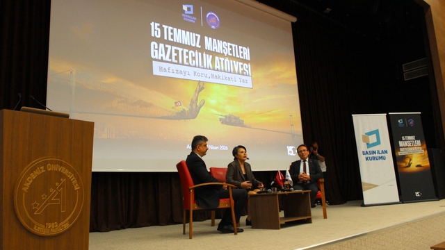 Akdeniz Üniversitesi'nde 15 Temmuz Manşetleri Gazetecilik Atölyesi düzenlendi