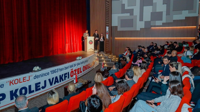 GKV'liler "Artiz Mektebi" adlı oyunu sahneledi