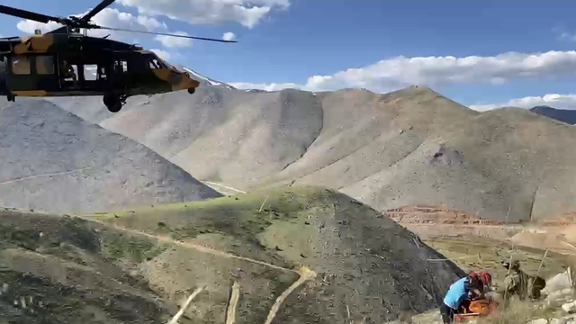 Dağda helikopter destekli kurtarma operasyonu
Mantar toplarken yüksekten düşen şahıs helikopterle kurtarıldı
