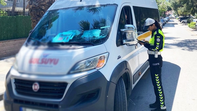Manisa'da okul çevrelerine sıkı trafik denetimi: 9 sürücüye ceza