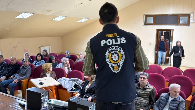 Ağrı'da öğrenci ve velilere SİBERAY semineri verildi