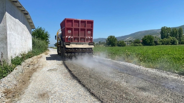 Efeler Belediyesi yol yapım ve onarım çalışmalarını sürdürüyor
