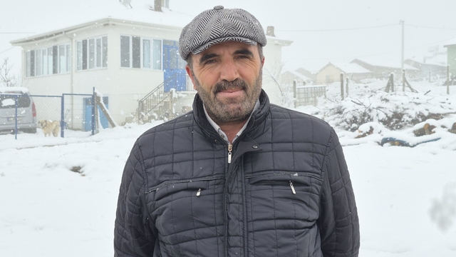 Bozdağ Mahallesi'ne dışarıdan gelen hayvancılara karşı denetimlerin sıkılaştırılması isteniyor
Mahalle Muhtarı Ahmet Aydın:
"Yazın meralardan yararlanma hakkı, kışın bu çileyi çeken bölge halkının olmalıdır"