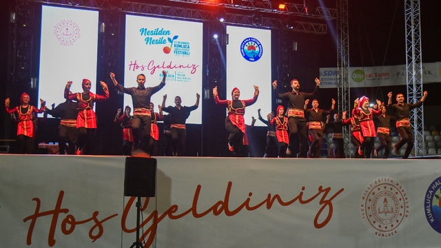 Kumluca'da "Halk oyunları şenliği" düzenlendi