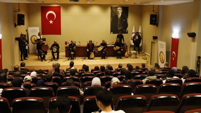 DPÜ'de Kütahya türküleri ve halk oyunları rüzgârı