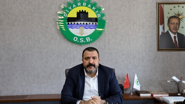 Diyarbakır OSB Yönetim Kurulu Başkanı Fidan: "İstihdamdaki hedefimiz 55 bine ulaşmak"
"Terörsüz Türkiye sürecinin yansımasını yaşayamadan savaşlar başladı''
"Savaşa harcanan paranın bir kısmı gelir sanayinin içine girerse Türkiye şaha kalkar. Sanayileşmede de şaha kalkar, ihracatta da şaha kalkar"
"Çözüm süreciyle birlikte yatırımcıları buraya davet edecektik. İran savaşı nedeniyle herkes şu an beklemede"