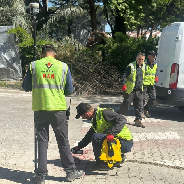 Balıkesir Büyükşehir 20 ilçede deprem dirençli bir kent için sahada
Deprem...
