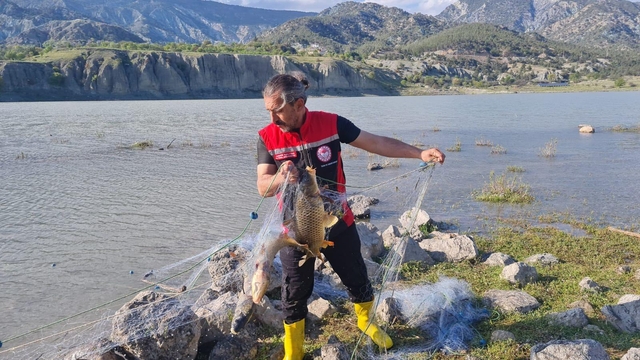 Çorum'da kaçak avcılıkta kullanılan 500 metrelik ağa el konuldu