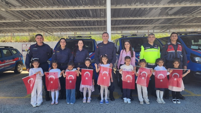 Aliağa'da, minik öğrenciler Jandarmayı yakından tanıdı