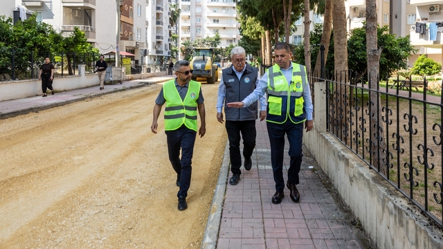 Mezitli'de yol çalışmaları altyapıyla birlikte yenileniyor