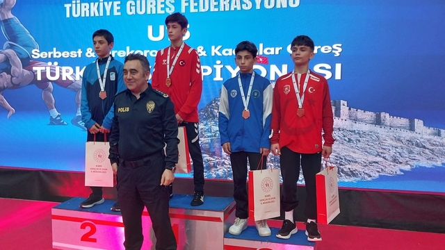 Bursa Büyükşehir Belediyesporlu güreşçiler Türkiye Şampiyonası'nda 3 madalya kazandı