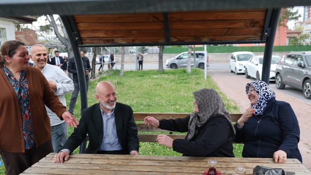 Başkan Çolakbayrakdar: "Her hafta mahallelerimizdeyiz, sorunlara yerinde çözüm üretiyoruz"
Kocasinan'da her hafta bir mahallede yerinde çözüm, anında müdahale
