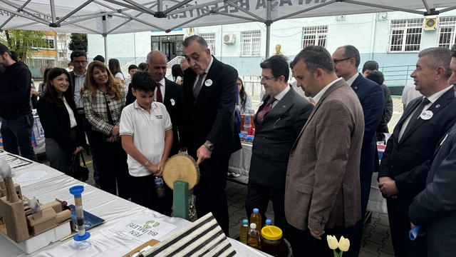 Tekirdağ'da "Sıfır Atık" sergisinde öğrencilerin geri dönüşüm temalı çalışmaları beğeniye sunuldu
