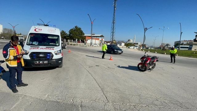 Karaman'da motosiklet kazası kamerada: 1 yaralı