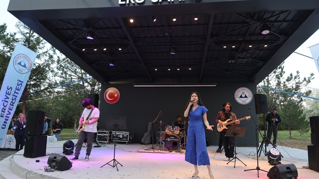 ERÜ Sahne muhteşem konserle açıldı